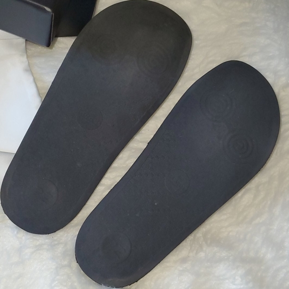 Gucci slip-ons - Picture 3 of 4